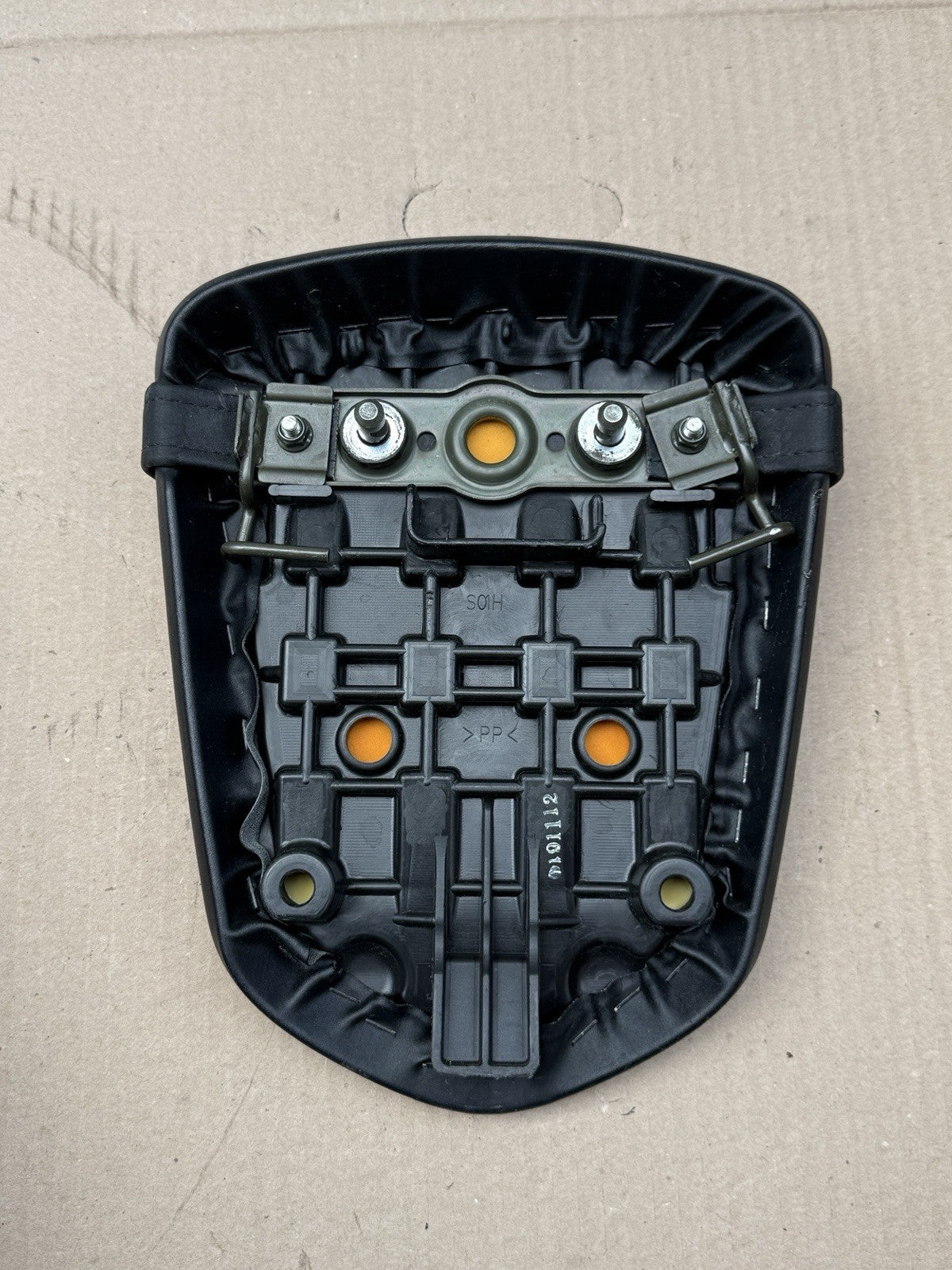2006-2007 Suzuki GSXR750 OEM Rear Passenger Pillion Seat 45300-01H00-6BY2