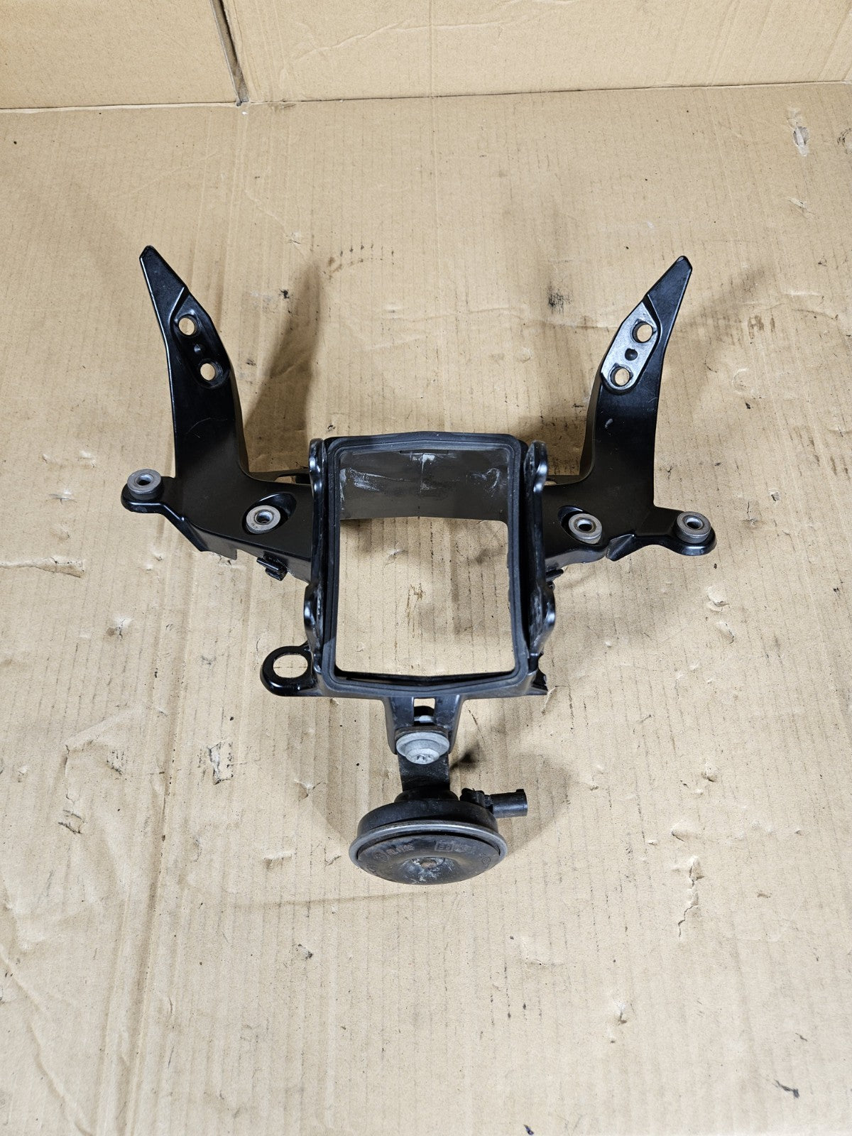 2012 BMW S1000RR OEM Front Fairing Stay Upper Bracket with Horn Used7