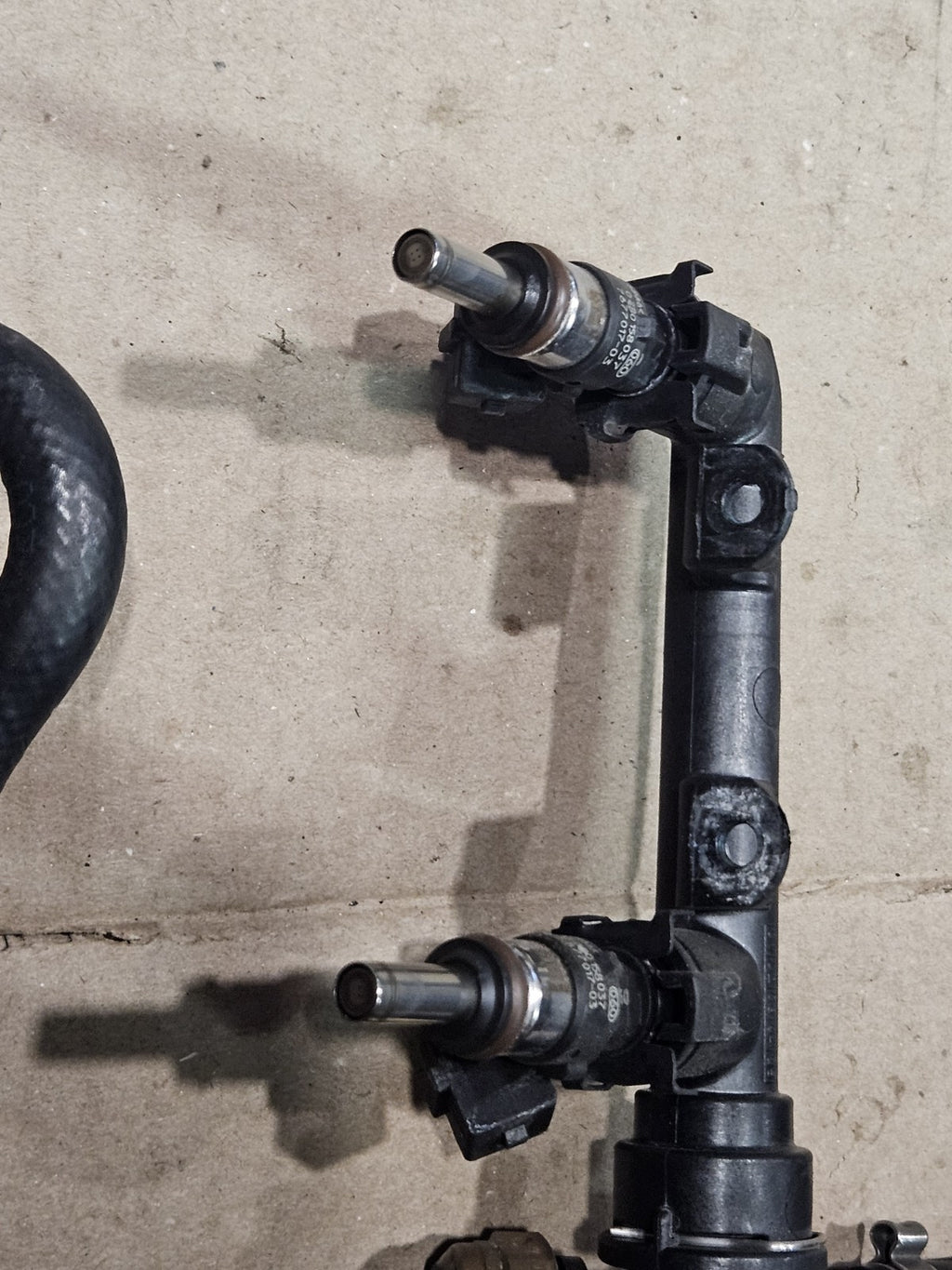 2013 10-14 BMW S1000RR Fuel Gas Petrol Injector Injection Nozzle Rail Pipe OEM