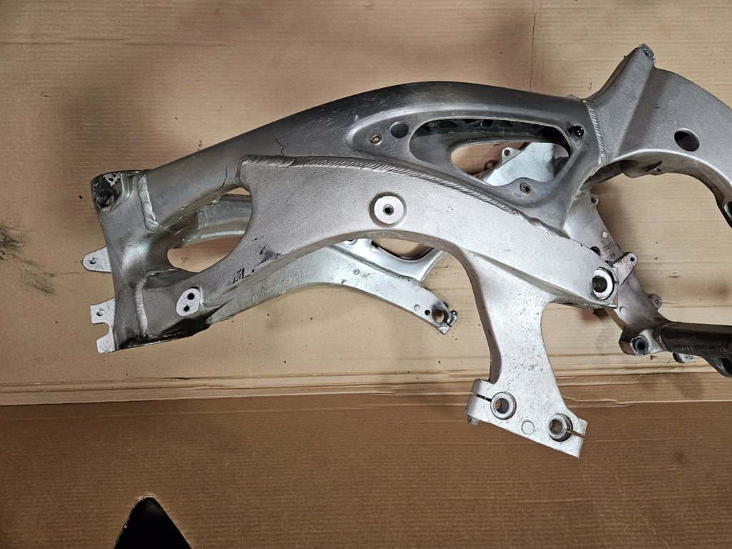 1999-2002 Yamaha YZF R6 OEM Main Frame Chassis Straight