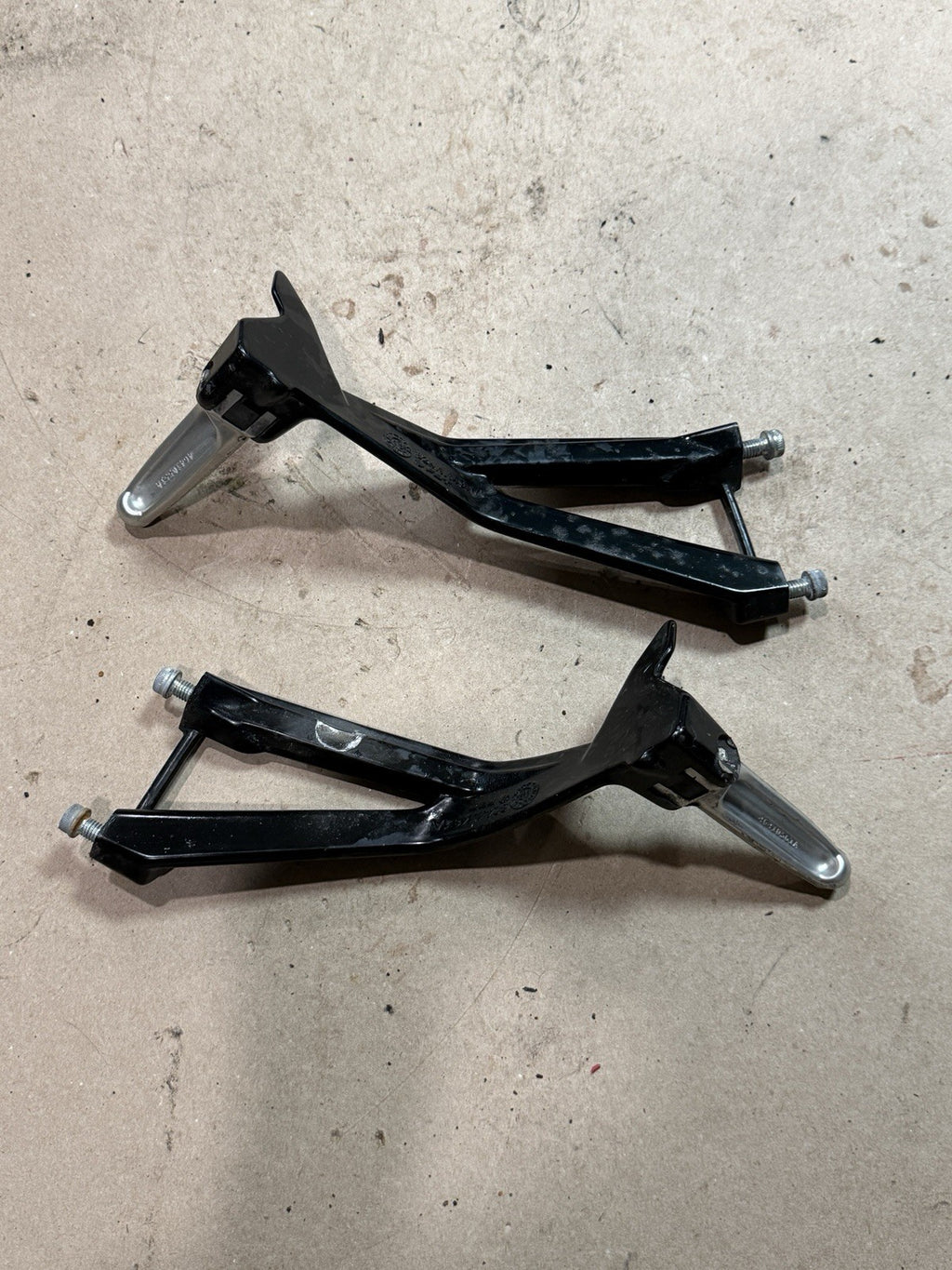 2008-2013 Ducati 848 EVO OEM Rear Passenger Foot Peg Brackets Footrest Hangers4