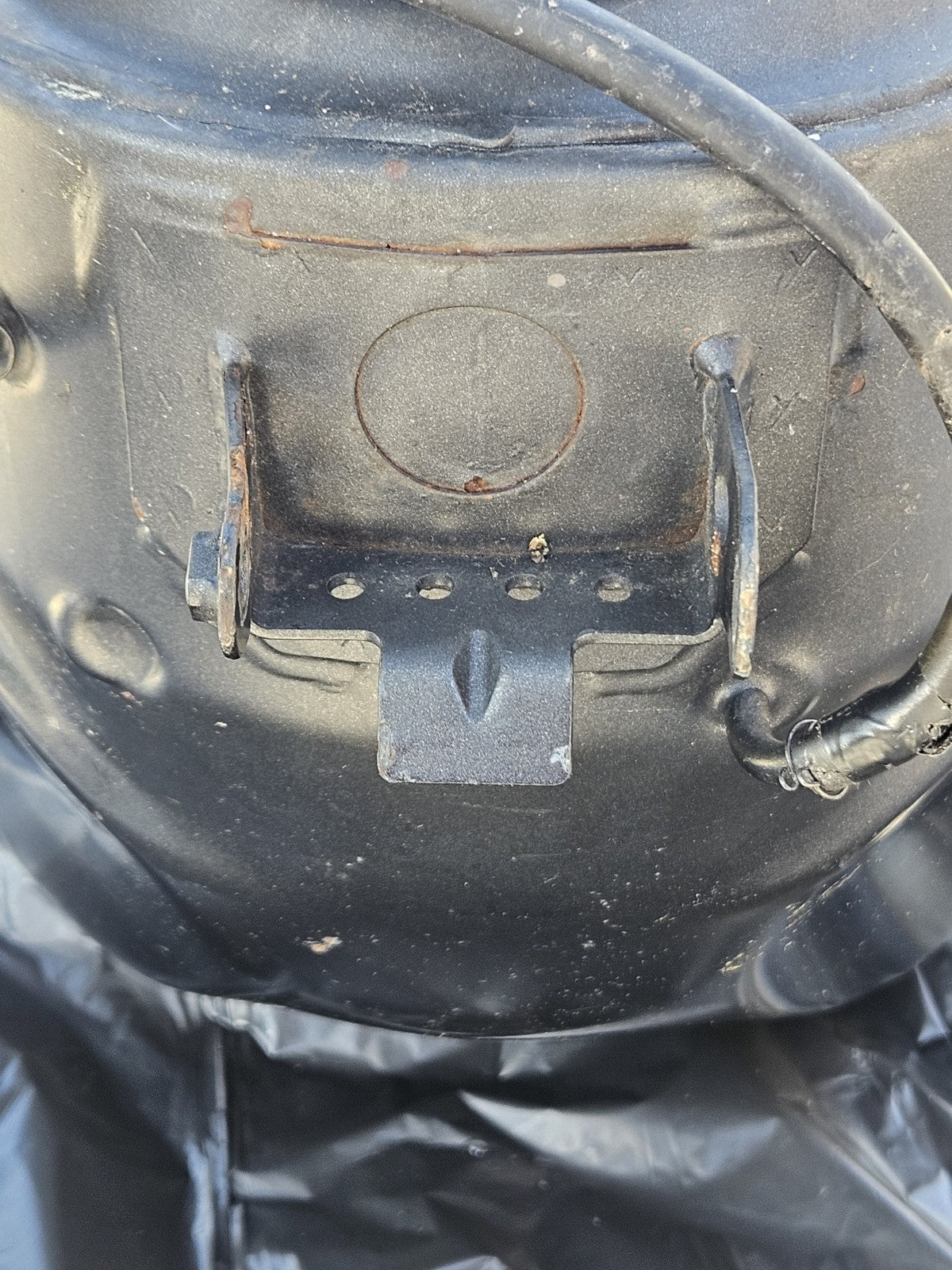 13-18 2015 Kawasaki ZX6R 636 OEM Gas Fuel Tank Petrol Reservoir Damaged