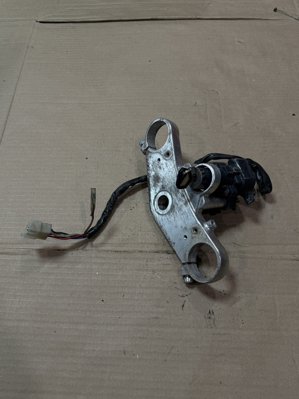 1998 1999 Kawasaki Ninja ZX6R ZX600G OEM Upper Triple Tree Ignition Switch Key0