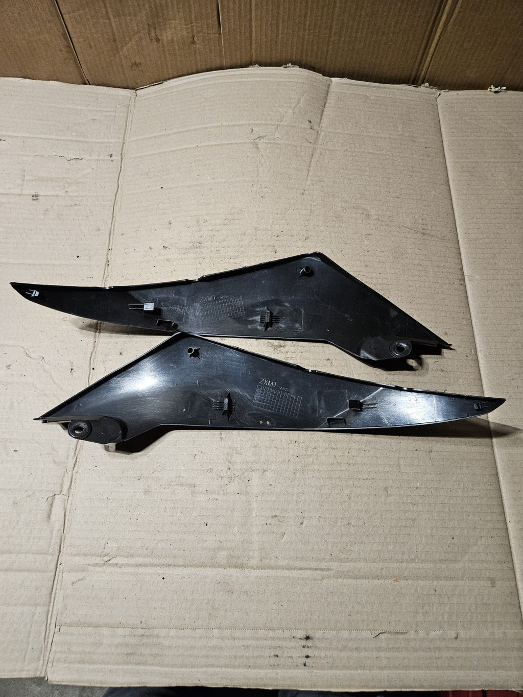 2008-2016 Yamaha YZF-R6 R6 OEM Fuel Tank Side Covers Panels Pair 13S-24106-00-002