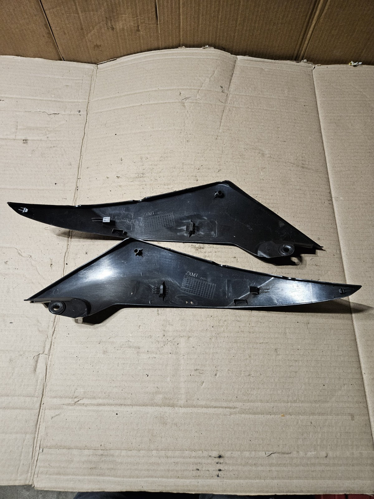2008-2016 Yamaha YZF-R6 R6 OEM Fuel Tank Side Covers Panels Pair 13S-24106-00-002