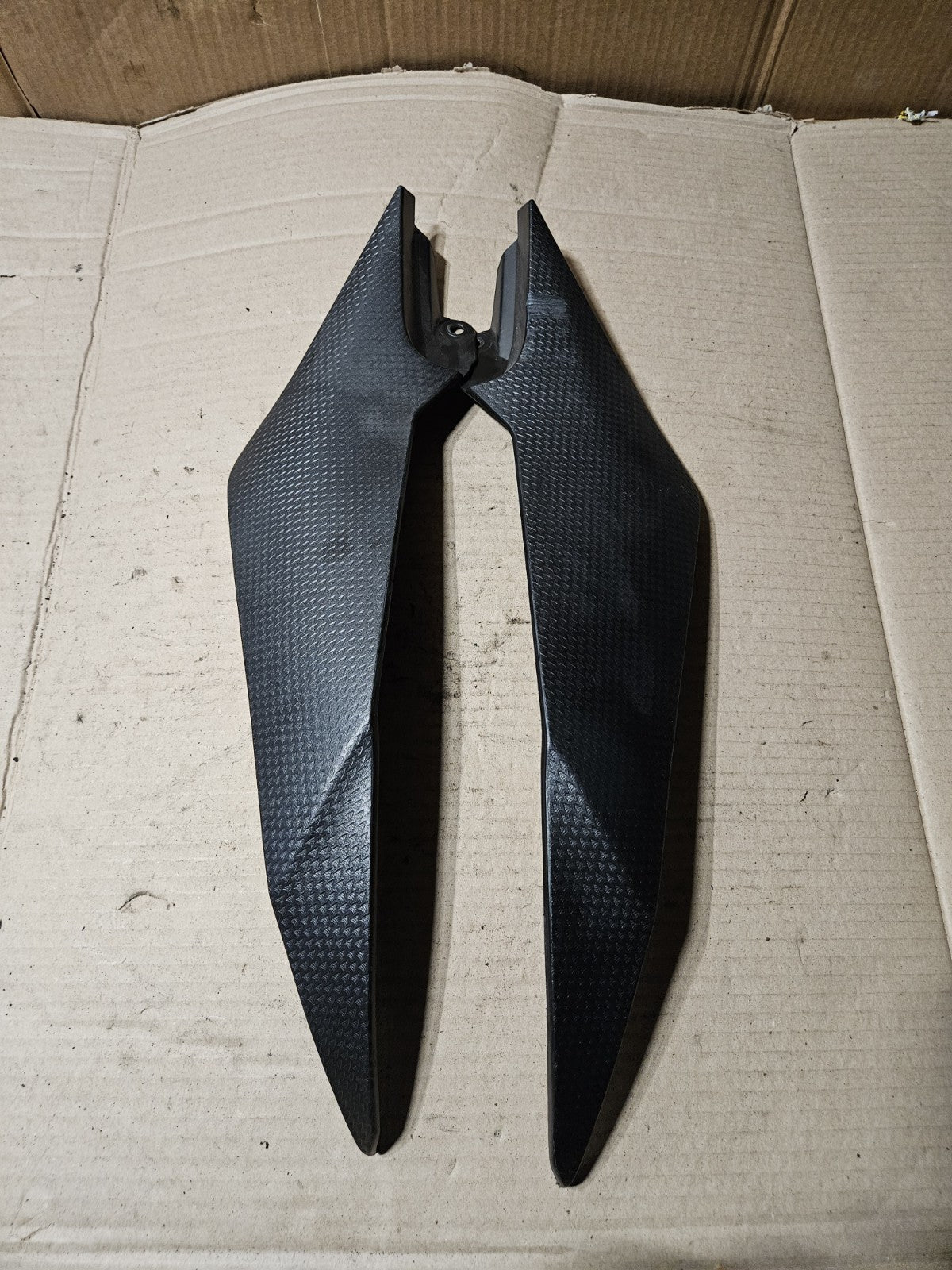 2008-2016 Yamaha YZF-R6 R6 OEM Fuel Tank Side Covers Panels Pair 13S-24106-00-000