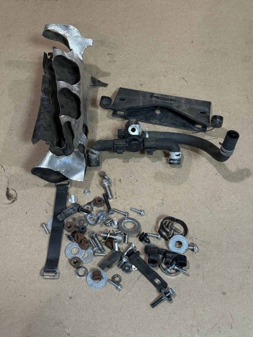 08-16 Yamaha YZF-R6 R6 OEM Engine Frame Hardware Bolts Nuts Screws Fastener Kit6