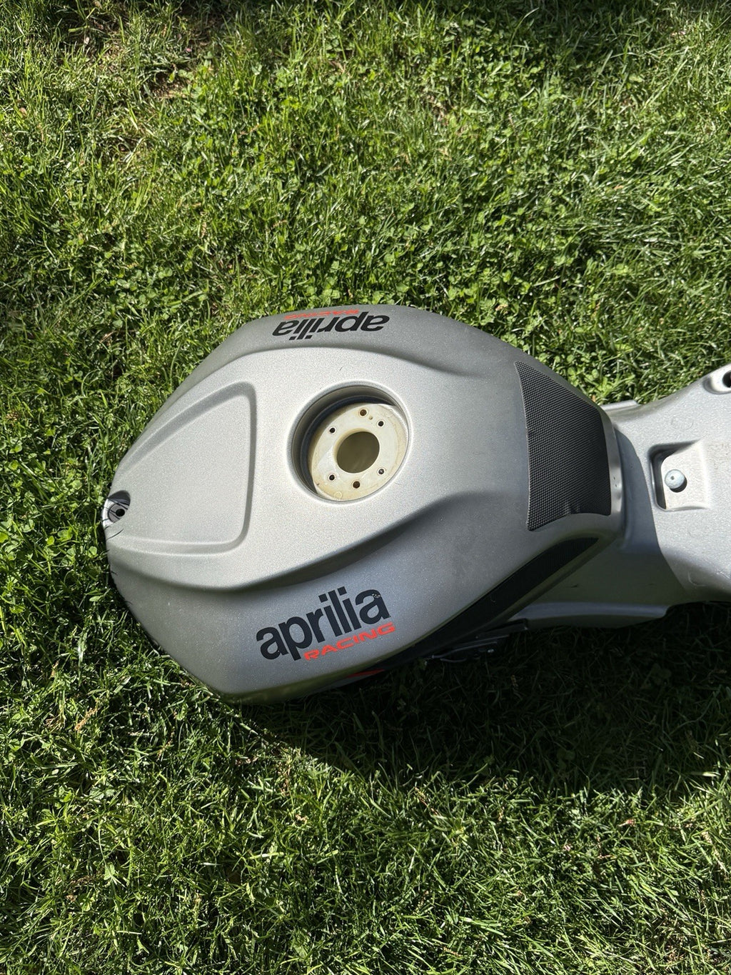 19-24 APRILIA RSV4 1100 OEM GAS TANK FUEL CELL PETROL RESERVOIR Gray Silver