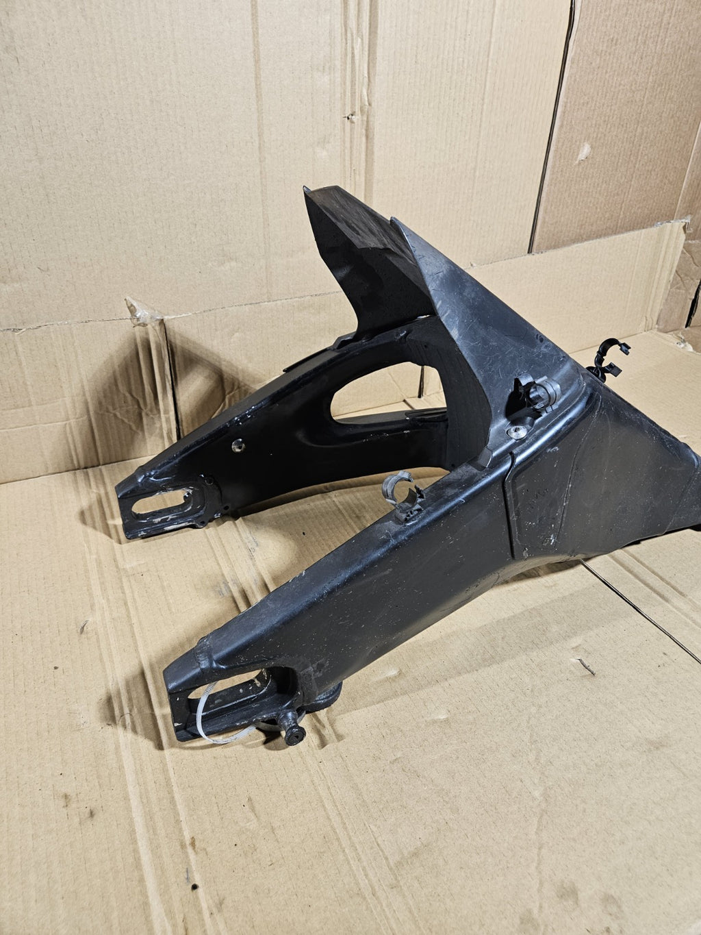08-16 YAMAHA YZF R6 R6R YZFR6 REAR SWINGARM BACK SUSPENSION SWING ARM OEM2