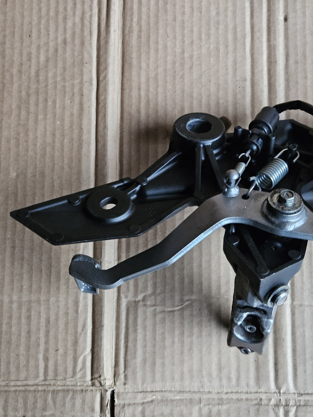 17-19 Kawasaki Ninja 650 Z650 OEM Right Rearset Rear Set Driver Foot Peg Bracket11