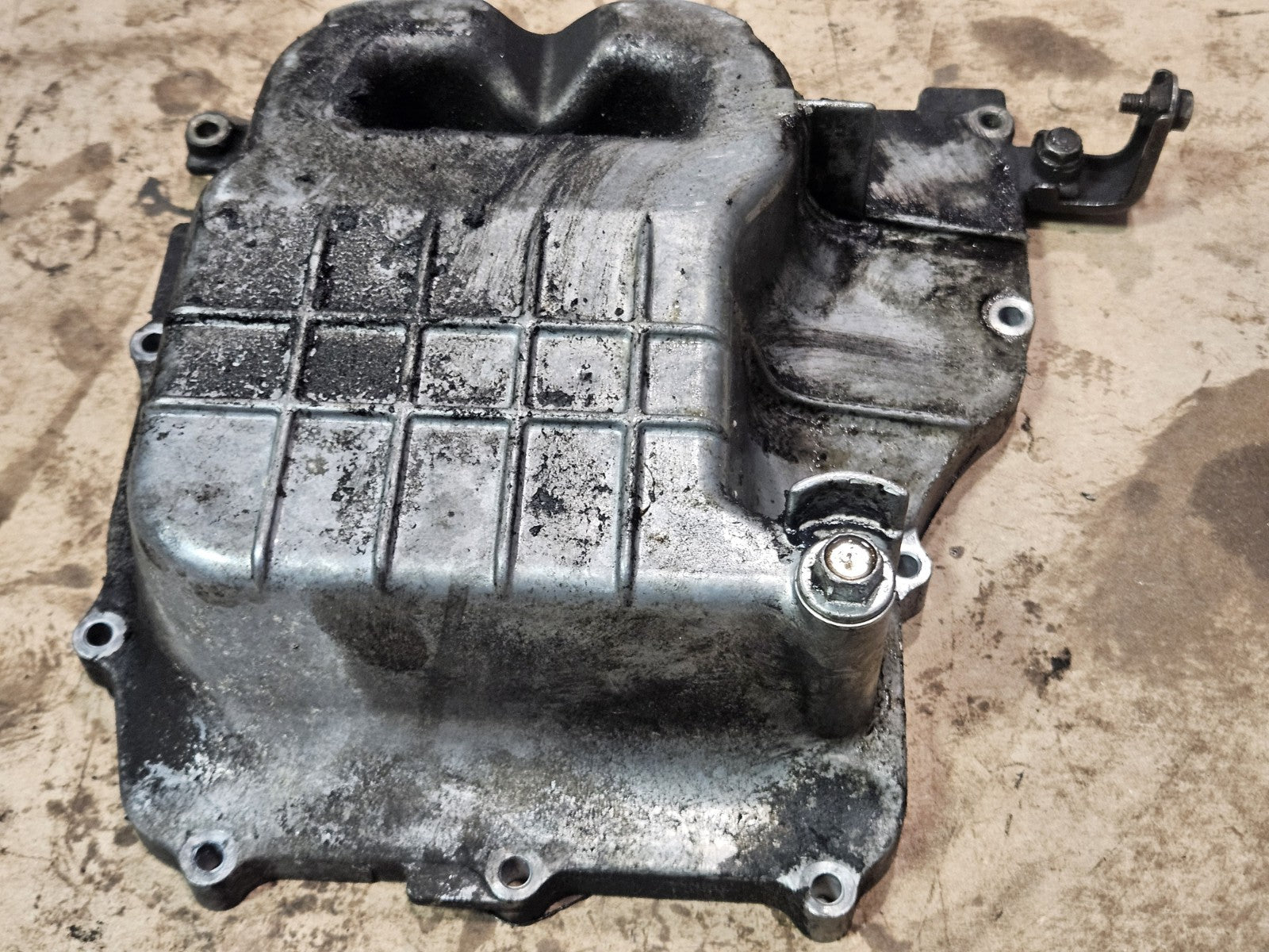 01-03 2002 Honda CBR600 F4i Oil Pan Sump Engine Belly Cover Lower Motor Drain