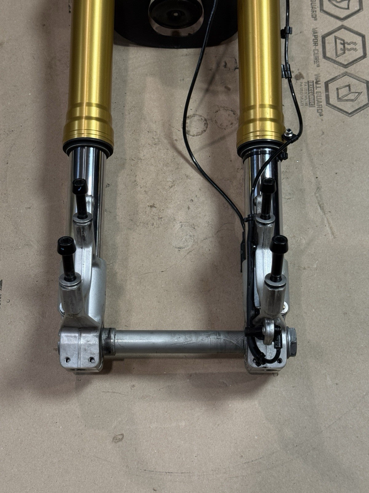 21-24 Aprilia RSV4 1100 OEM Front Forks Fork Tubes Suspension Triple Tree Clamp