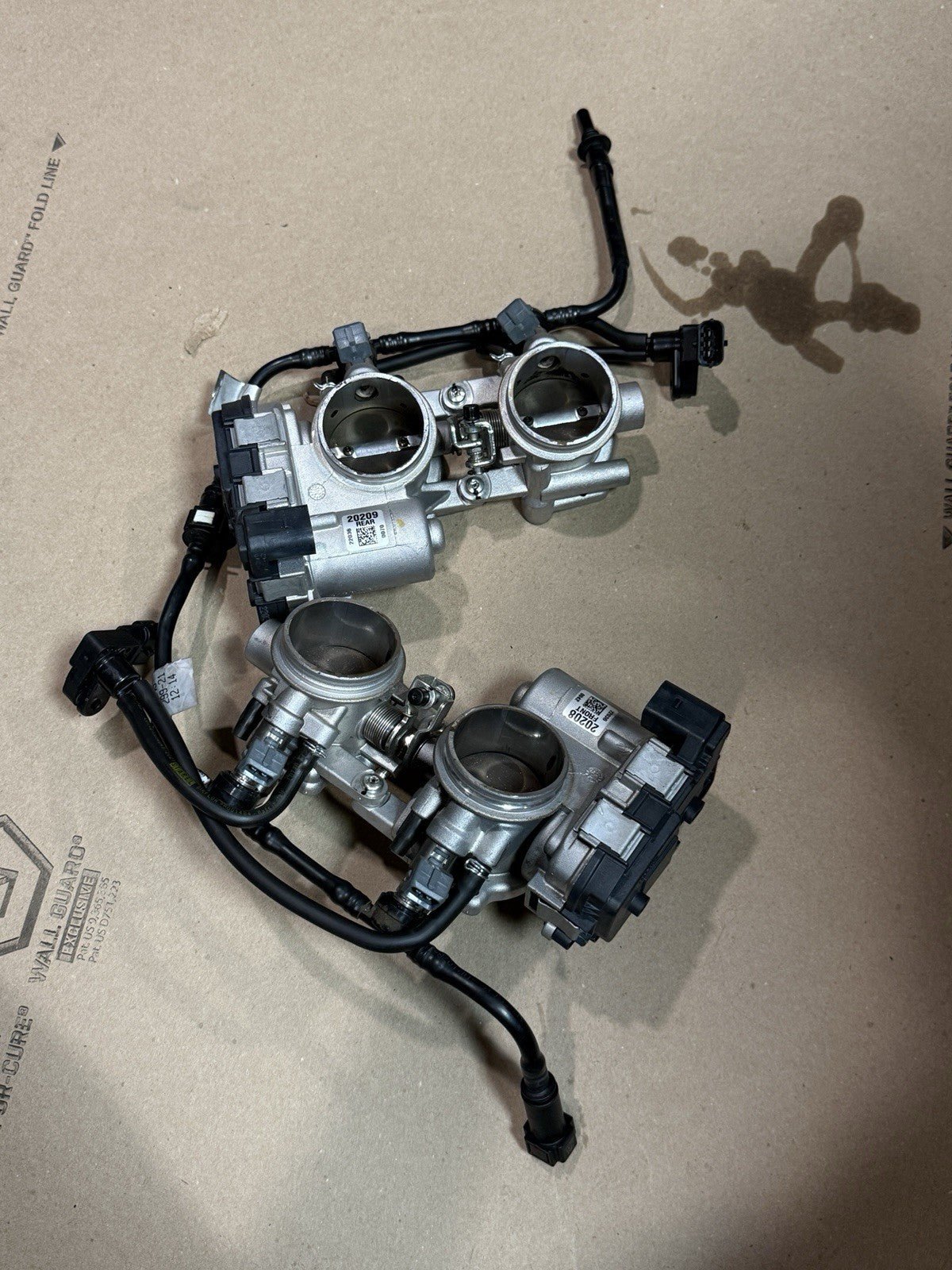Aprilia RSV4 1100 Factory 21+ Front Rear Throttle Bodies Body Fuel Injectors