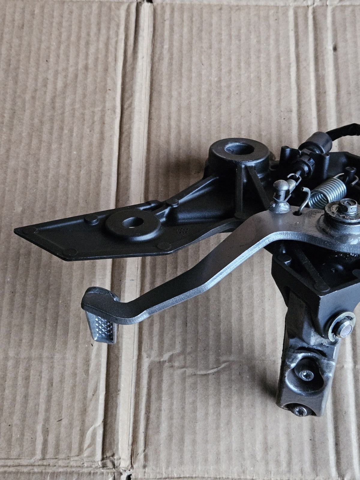 17-19 Kawasaki Ninja 650 Z650 OEM Right Rearset Rear Set Driver Foot Peg Bracket15