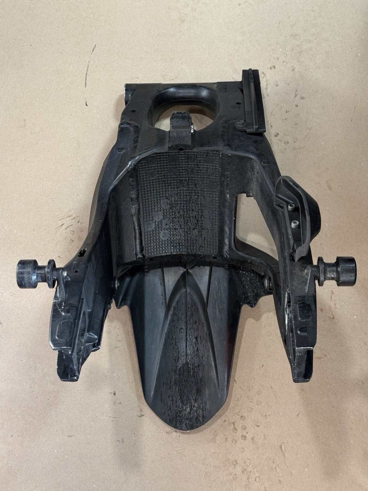 09-16 Suzuki GSXR1000 OEM Rear Swingarm Swing Arm Back Suspension Assembly