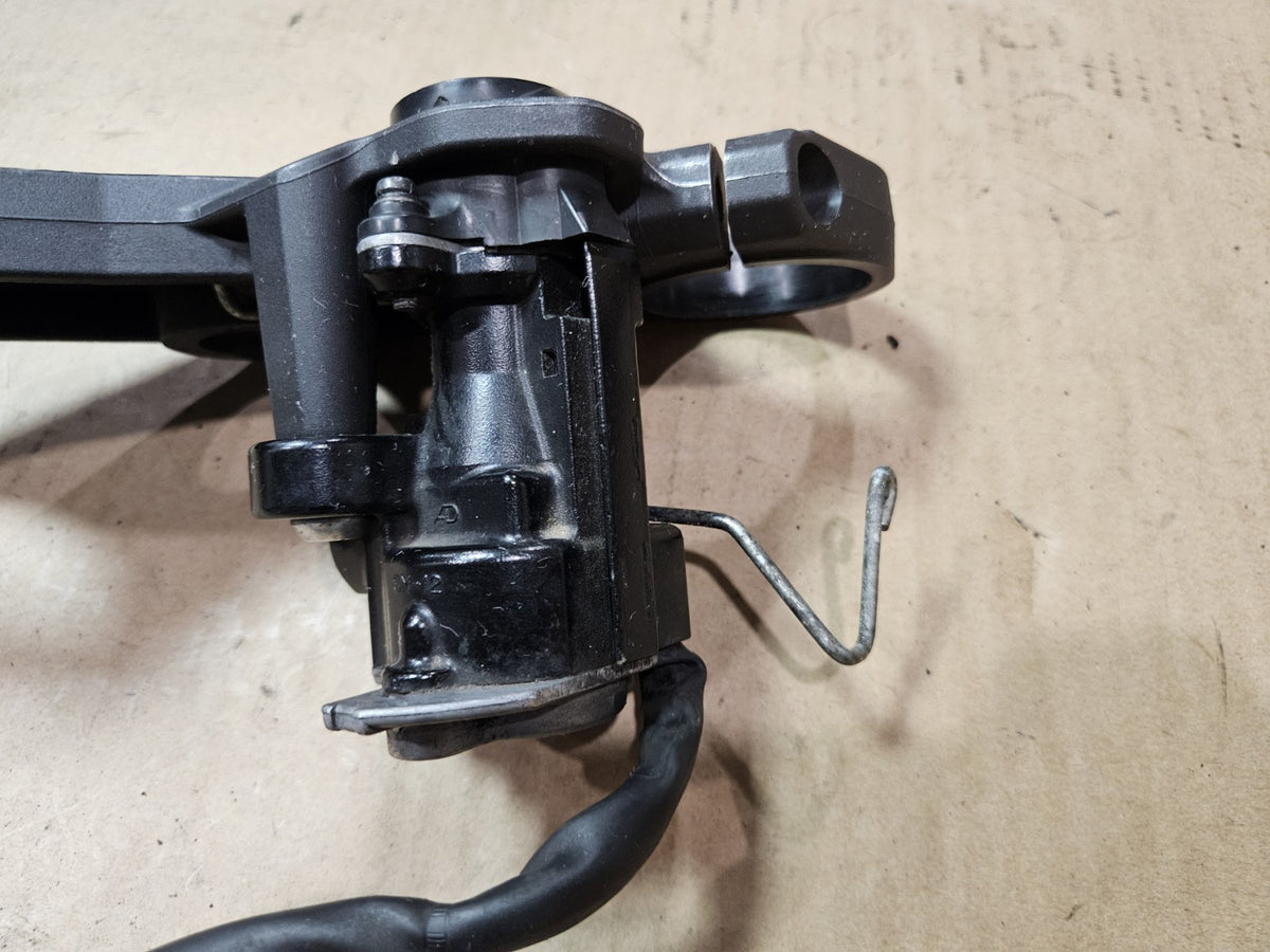 06-09 Suzuki GSXR600 GSXR750 OEM Upper Triple Tree Ignition Switch 51311-01H005