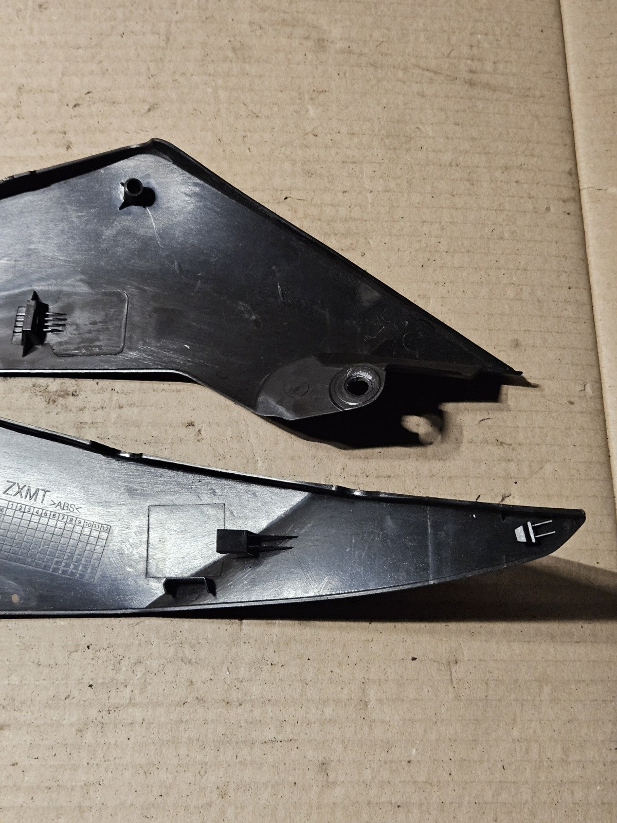 2008-2016 Yamaha YZF-R6 R6 OEM Fuel Tank Side Covers Panels Pair 13S-24106-00-003
