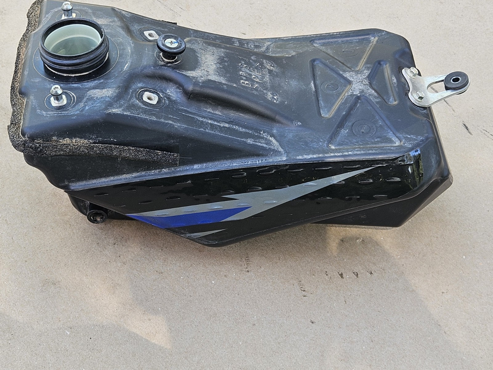 18-22 Yamaha YZ450F 19-23 YZ250F OEM Bare Gas Fuel Tank Assembly