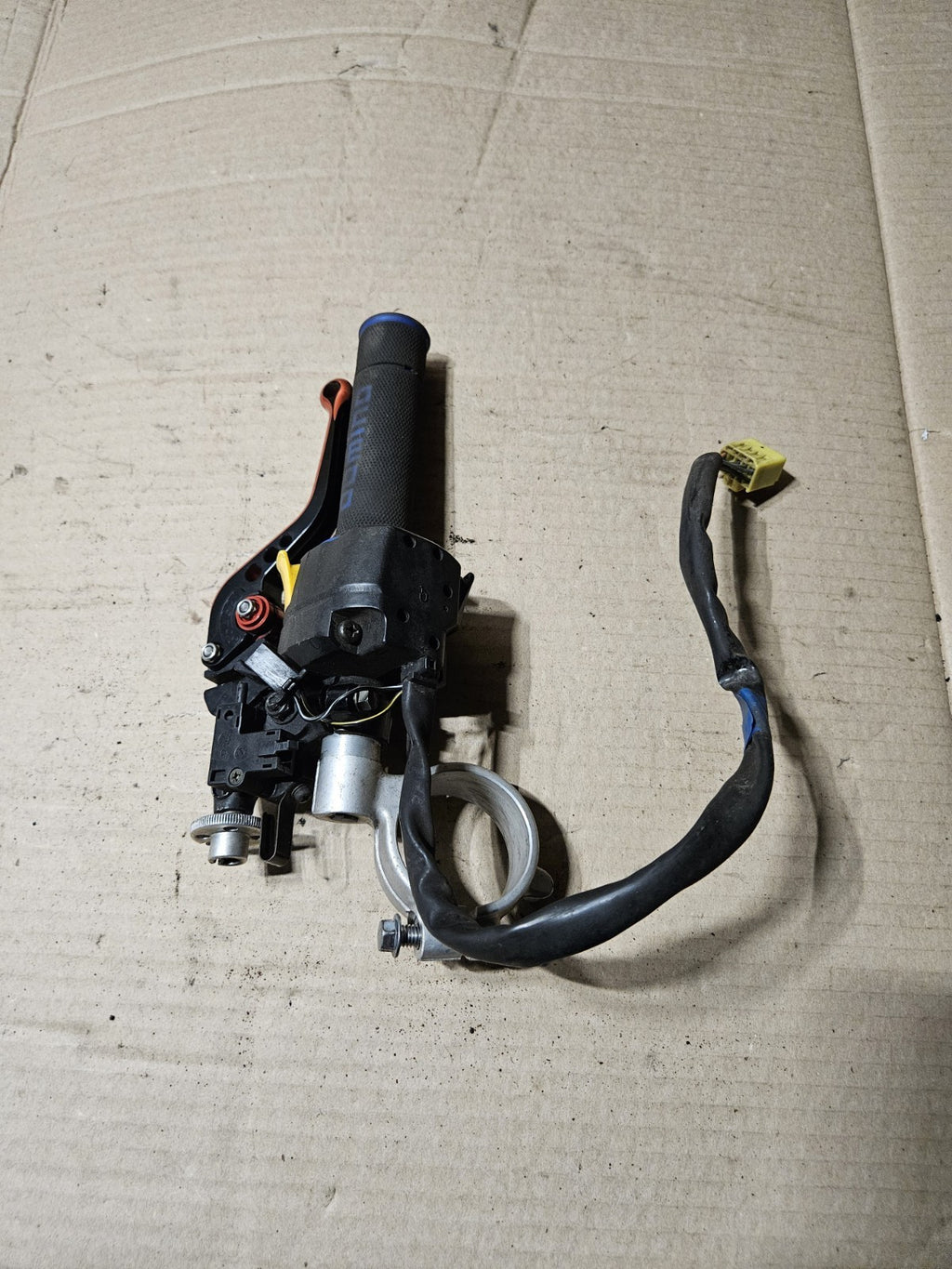 2006-2007 Suzuki GSXR600 GSXR750 OEM Left Clip On Handlebar Switch 56151-01H018