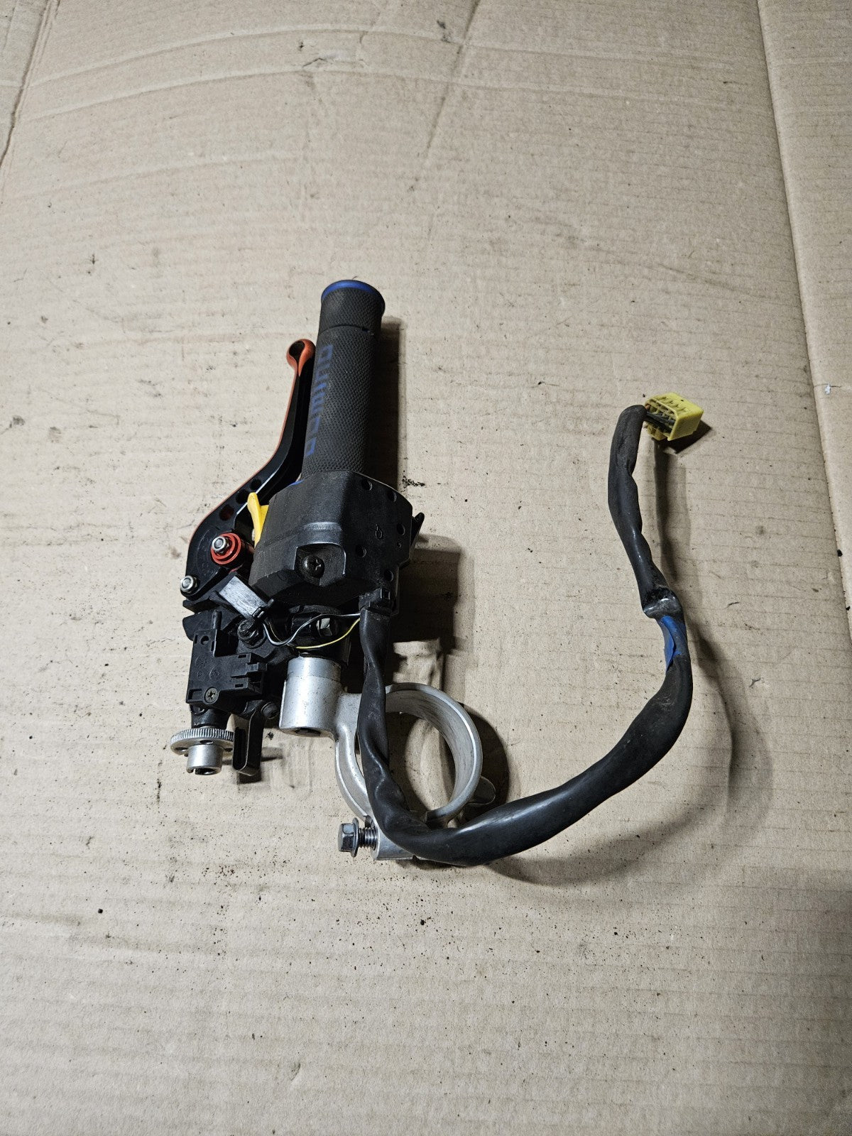 2006-2007 Suzuki GSXR600 GSXR750 OEM Left Clip On Handlebar Switch 56151-01H018