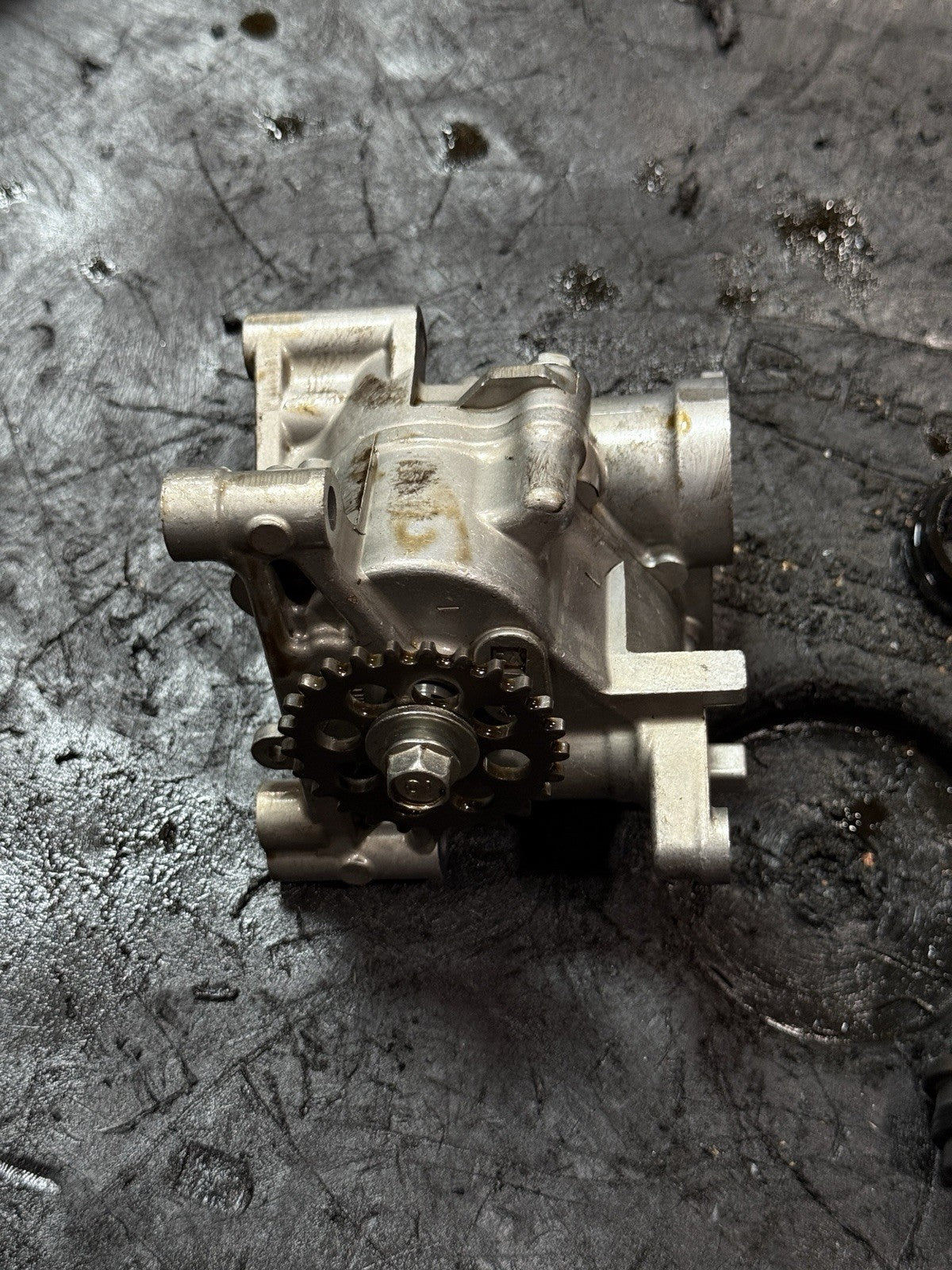 2008-2011 Honda CBR1000RR CBR1000 OEM Engine Oil Pump Assembly Motor Component2