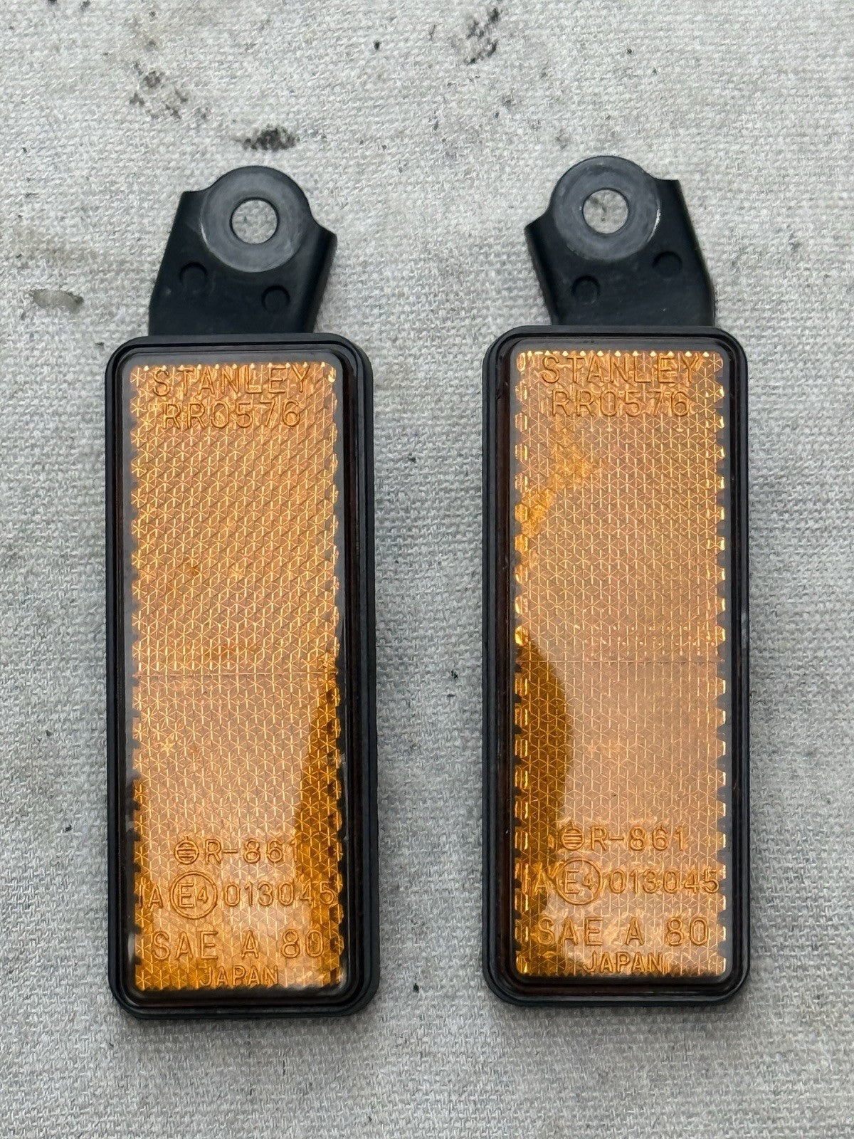 2007-2008 Yamaha YZF-R1 R1 OEM Front Side Reflector Bracket Pair 5VY-85122-00-007