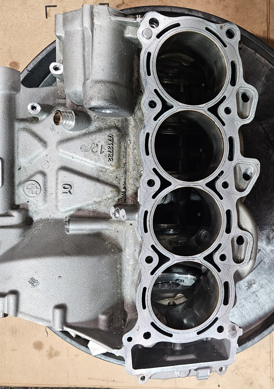 15-19 2015 BMW S1000RR HP4 OEM Crankcase Engine Block Cases Bottom End