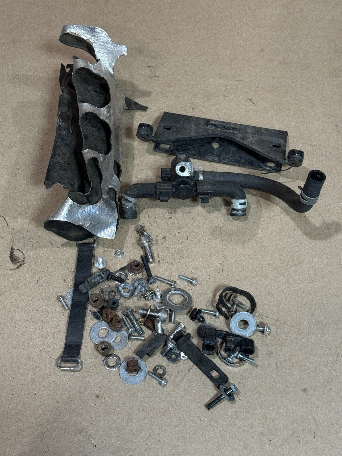 08-16 Yamaha YZF-R6 R6 OEM Engine Frame Hardware Bolts Nuts Screws Fastener Kit3