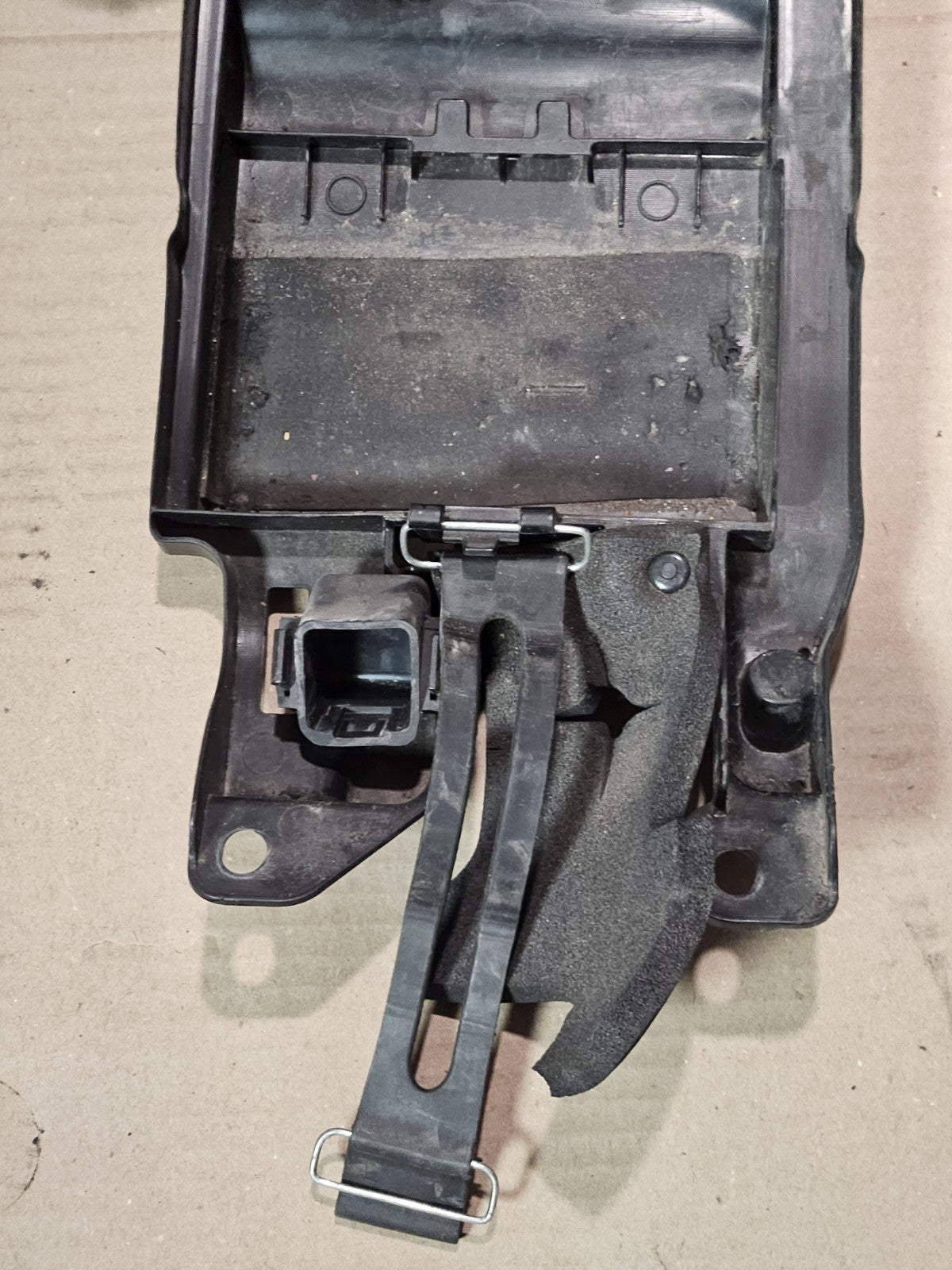 13-18 Kawasaki Ninja ZX6R 636 OEM Battery Tray Under Tail Section Fairing Cover