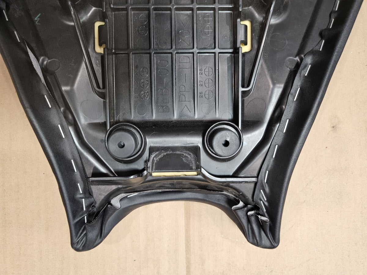2022-2025 Yamaha YZF-R7 R7 OEM Front Rider Driver Seat Saddle Cushion Pad Genuin7
