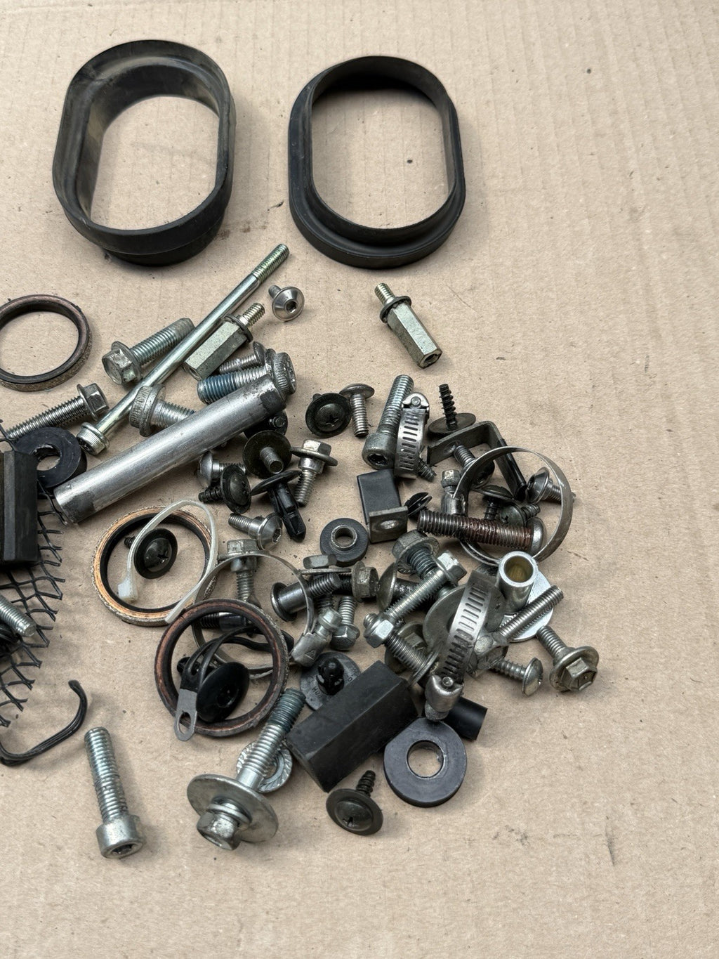 2006-2007 Suzuki GSXR600 GSXR750 OEM Misc Bolts Nuts Screws Hardware Kit K6 K74
