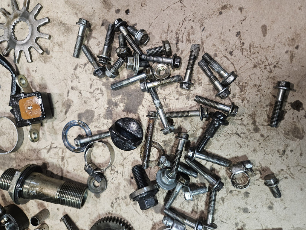 01-06 2002 HONDA CBR600F4I CBR600 F4I PARTS AND HARDWARE LOT ENGINE PARTS