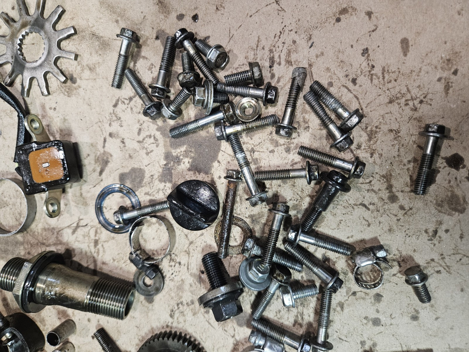 01-06 2002 HONDA CBR600F4I CBR600 F4I PARTS AND HARDWARE LOT ENGINE PARTS
