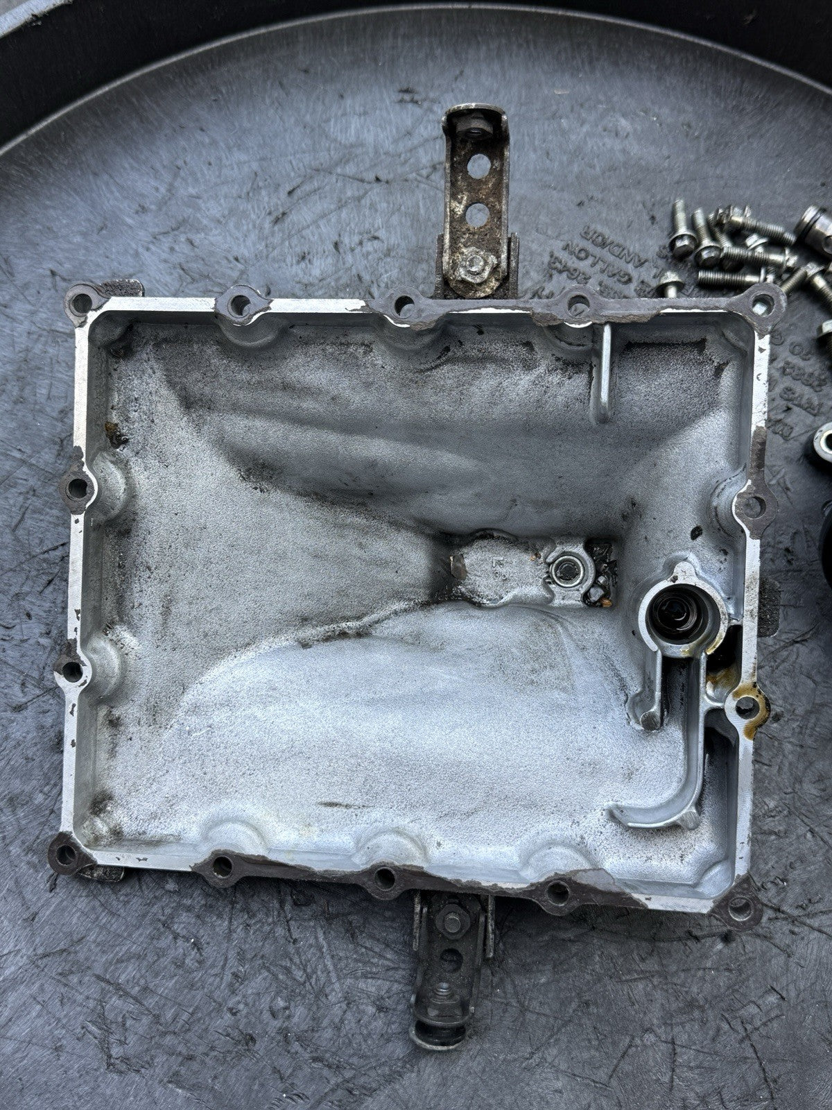 00 03 SUZUKI GSXR 600 750 GSXR600 GSXR750 ENGINE COVER OIL PAN  PUMP PICKUP  OEM0