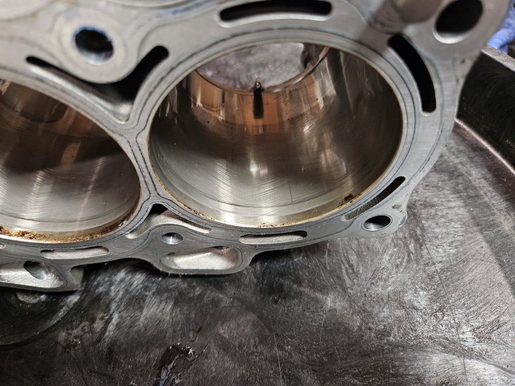 15-19 2015 BMW S1000RR HP4 OEM Crankcase Engine Block Cases Bottom End