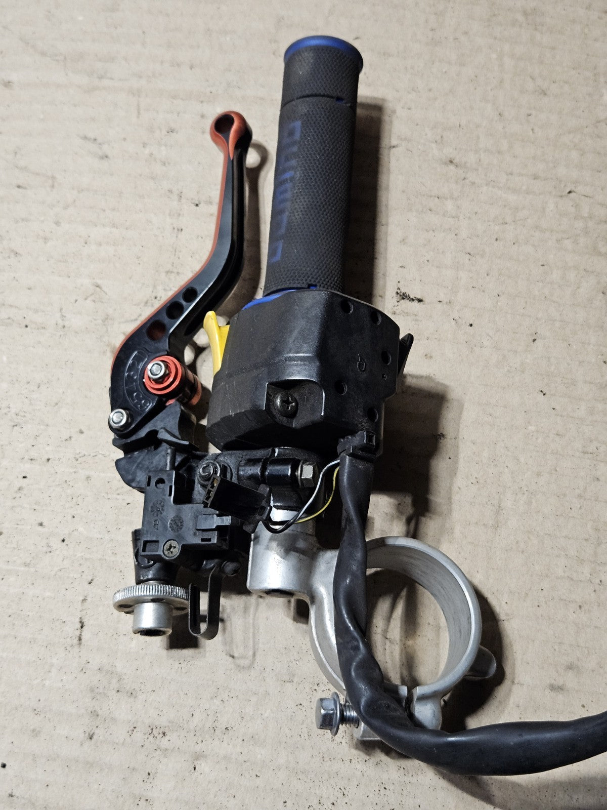 2006-2007 Suzuki GSXR600 GSXR750 OEM Left Clip On Handlebar Switch 56151-01H0113
