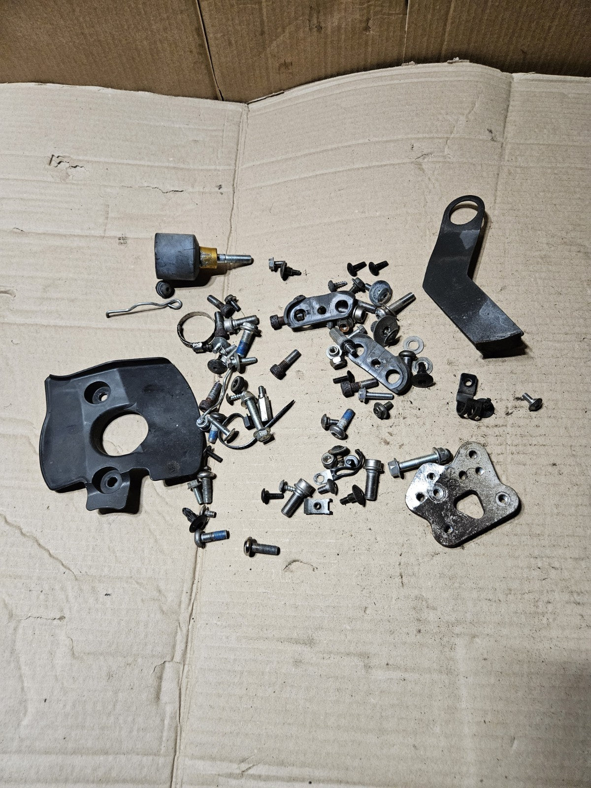 2006-2007 Suzuki GSXR600 GSXR750 GSX-R 600 750 OEM Bolts Brackets Hardware Lot0