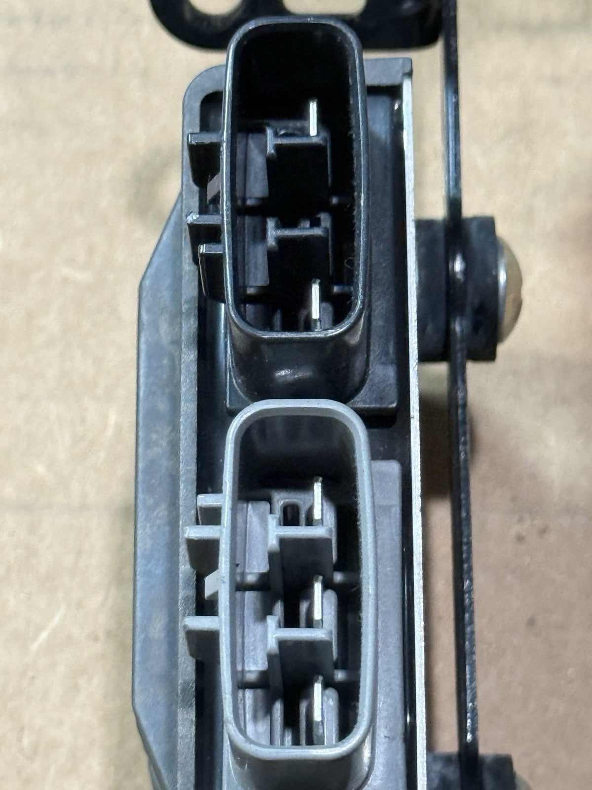 19-23 Kawasaki Ninja ZX6R 636 OEM Voltage Regulator Rectifier Bracket 21066-07561