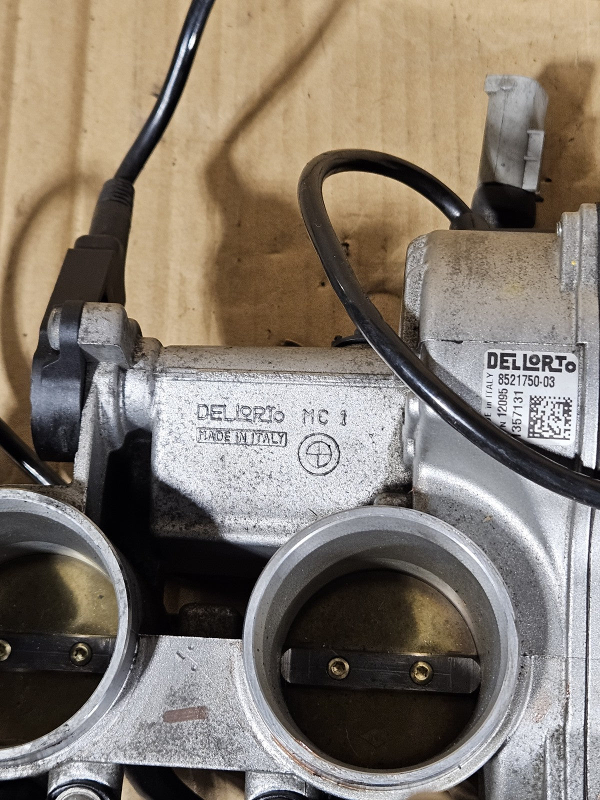 2009-2014 BMW S1000RR OEM Throttle Bodies Primary Secondary Injectors READ22