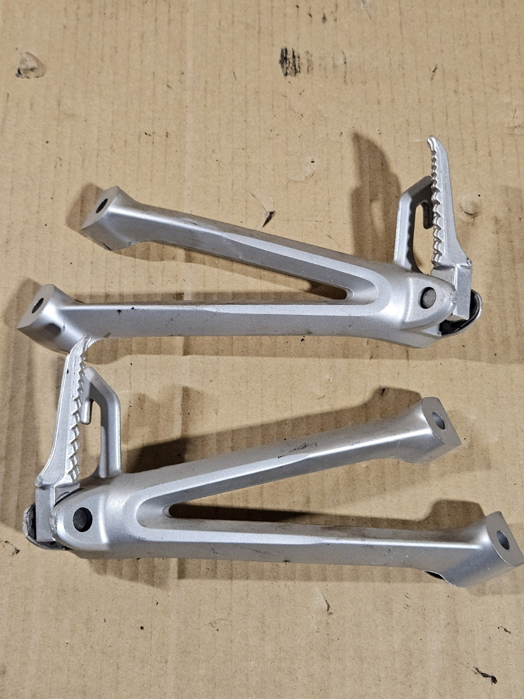 2006 2007 Suzuki GSXR600 Passenger Peg Pair OEM Genuine Footpeg Pillion3