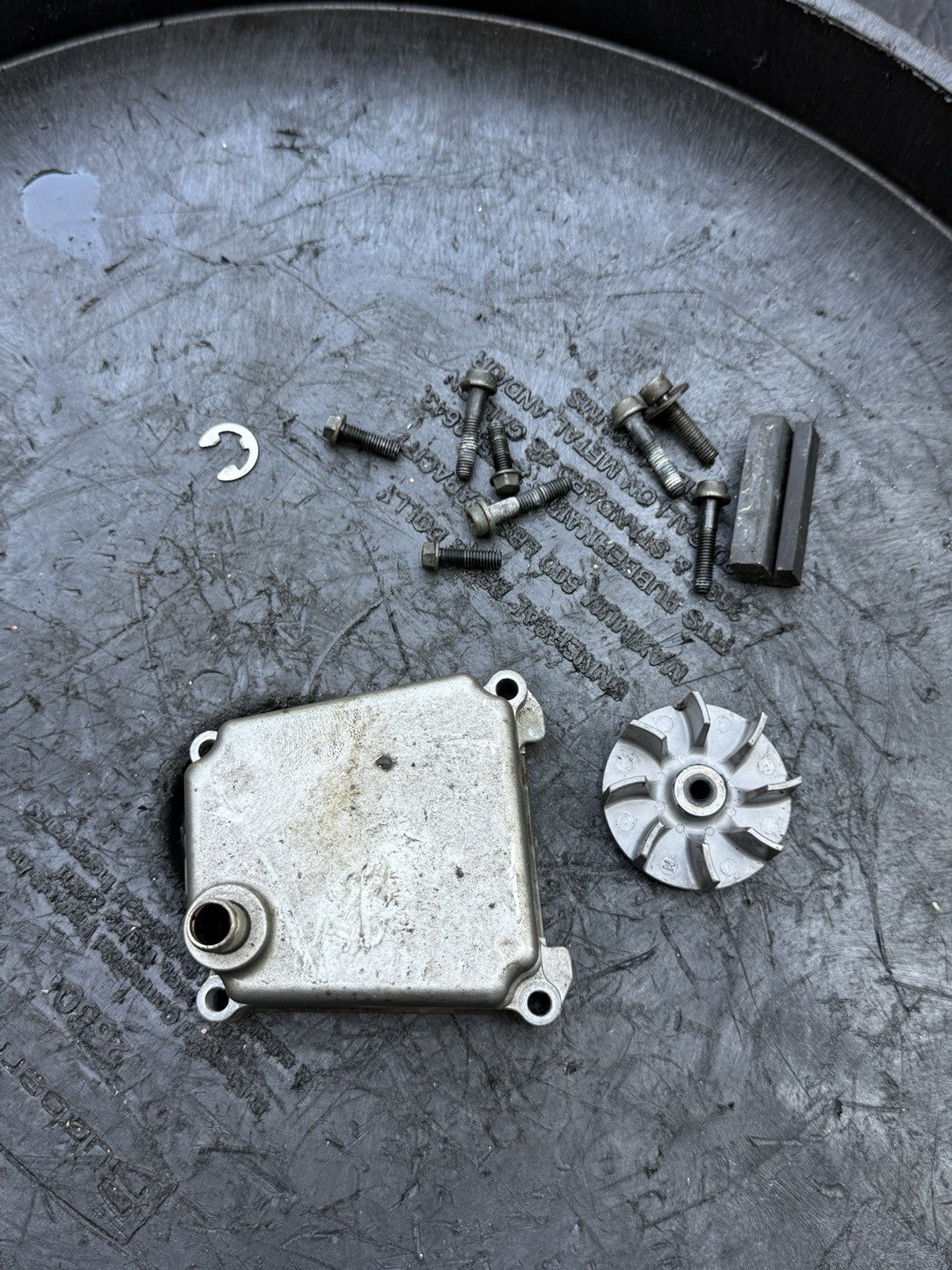 2000-2003 Suzuki GSXR750 OEM Engine Crankcase Breather Box Vent Cover Assembly1