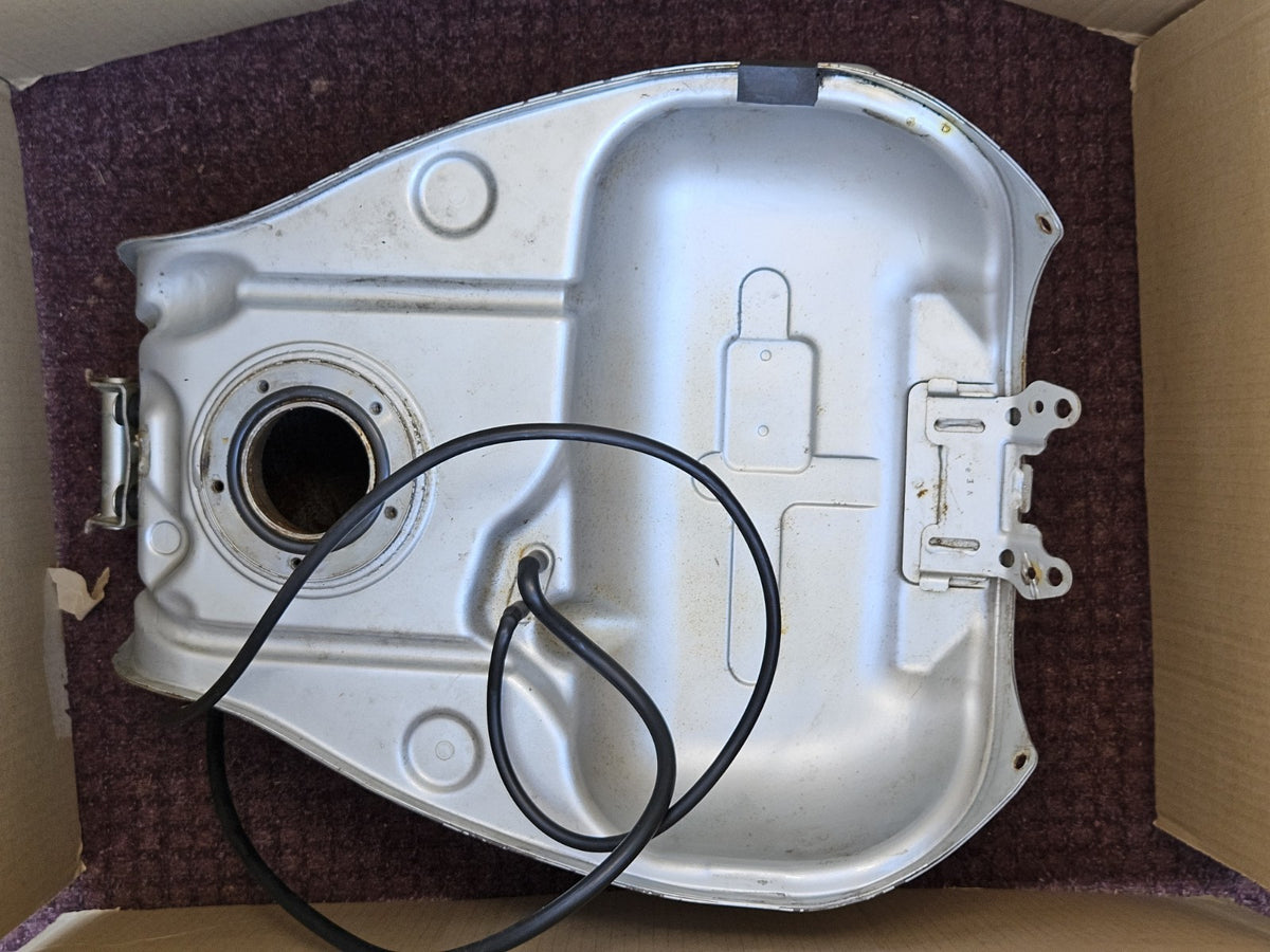 2006 2007 SUZUKI GSXR 600 GSXR600 Gas Tank Fuel Cell Petrol Reservoir READ6