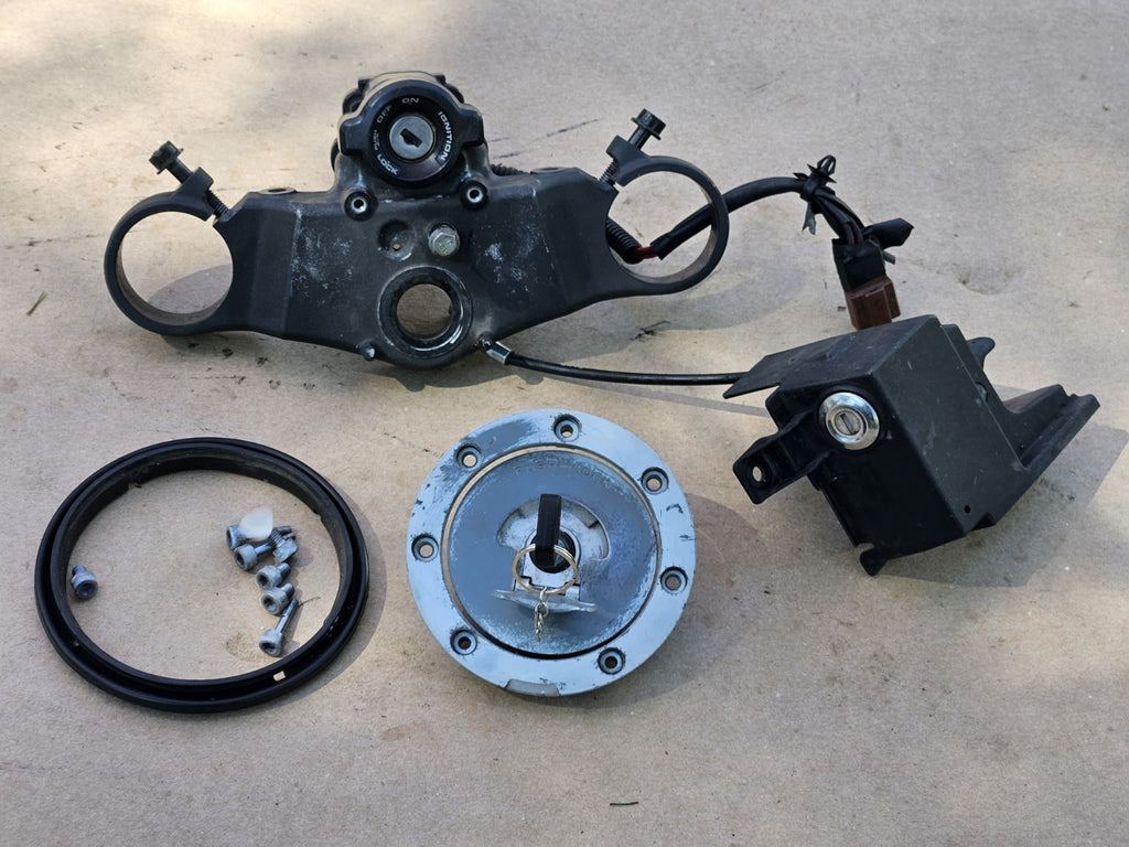 06-07 Honda CBR1000RR Ignition Lock Set Gas Cap Seat Locks Key Set