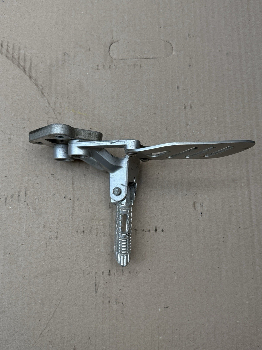 2006-2007 Suzuki GSXR600 GSXR750 OEM Left Rearset Foot Peg Bracket 43521-01H002