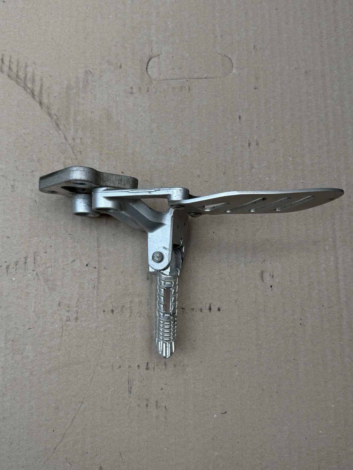 2006-2007 Suzuki GSXR600 GSXR750 OEM Left Rearset Foot Peg Bracket 43521-01H002