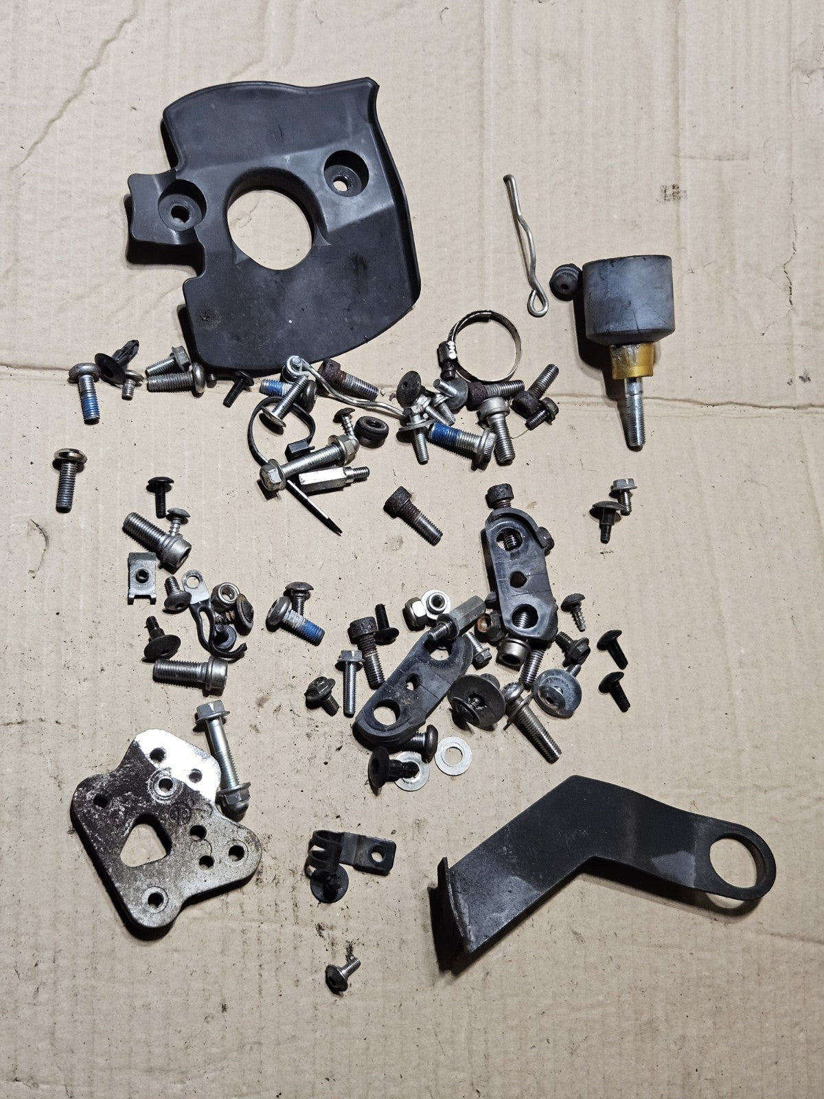 2006-2007 Suzuki GSXR600 GSXR750 GSX-R 600 750 OEM Bolts Brackets Hardware Lot6