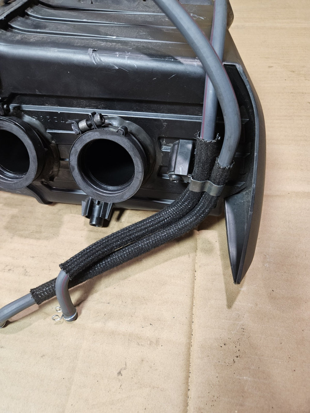 2022-2025 Yamaha YZF-R7 R7 OEM Airbox Air Cleaner Case Intake Box 1WS-14401-006