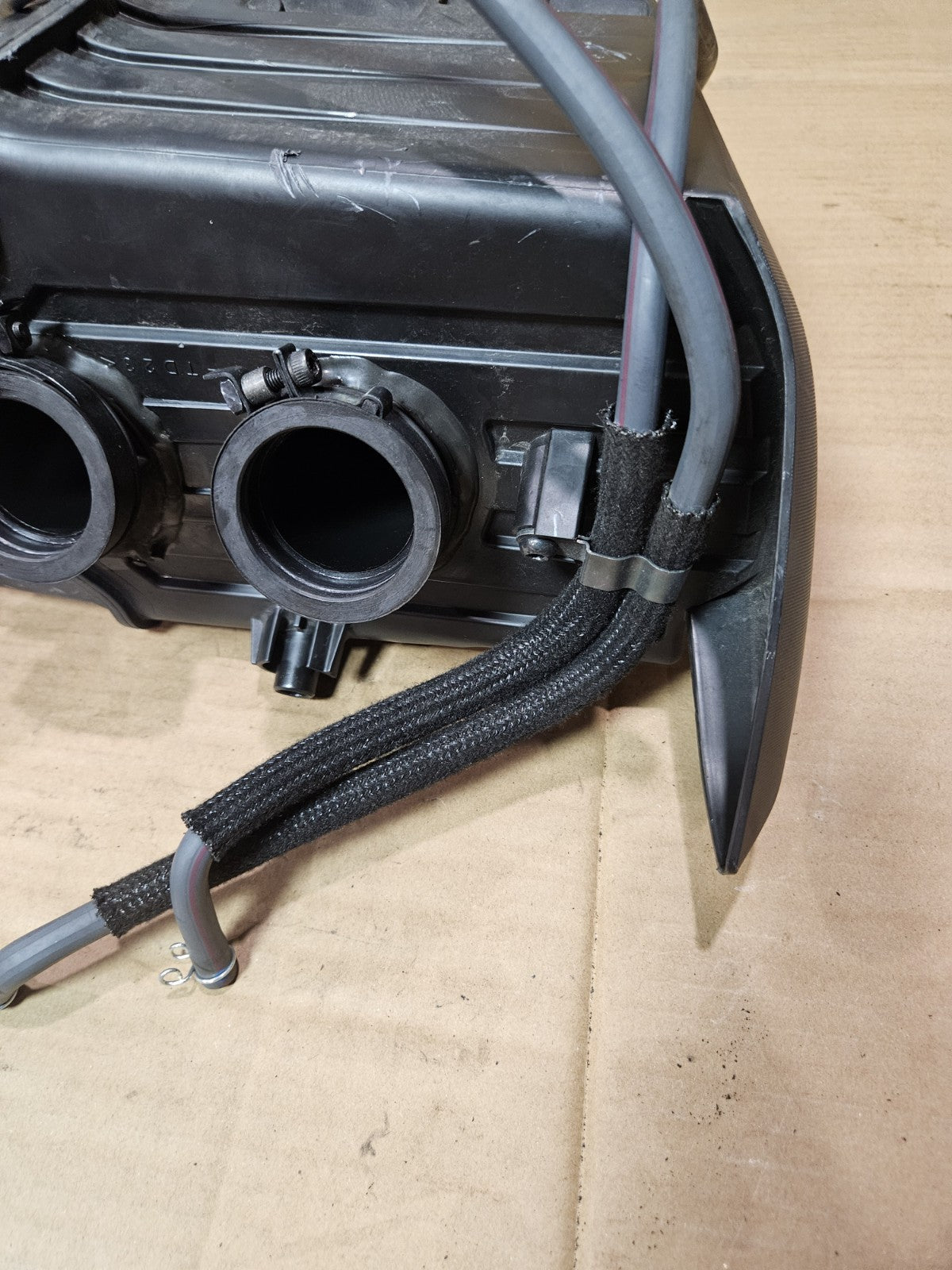 2022-2025 Yamaha YZF-R7 R7 OEM Airbox Air Cleaner Case Intake Box 1WS-14401-006