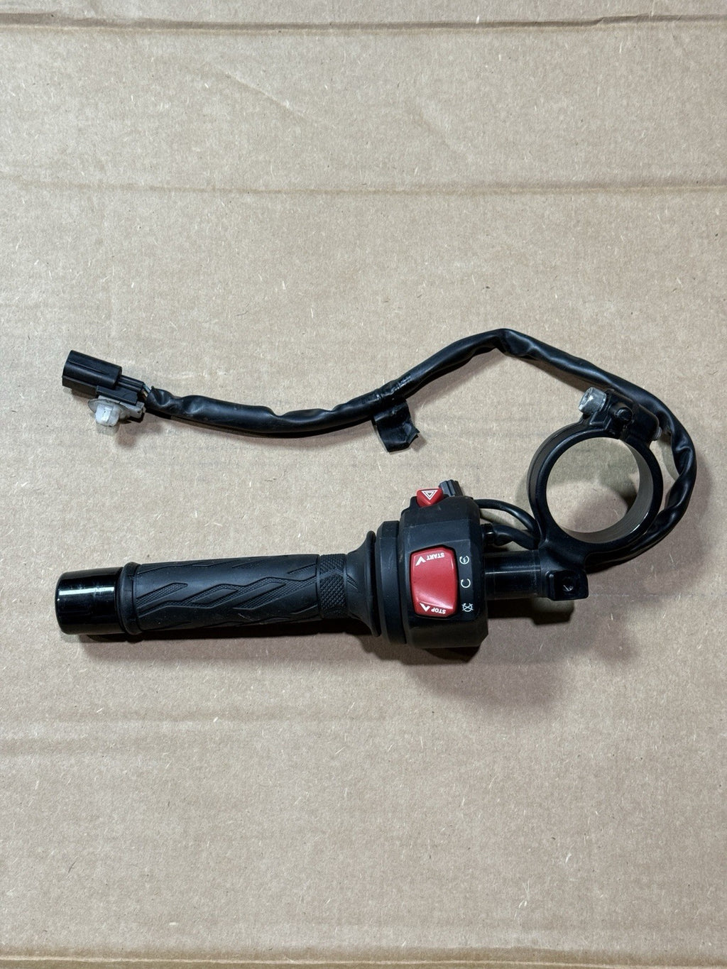 17-25 Suzuki GSXR1000 GSX-R1000R OEM Right Clip On Kill Start Switch 56111-17K014