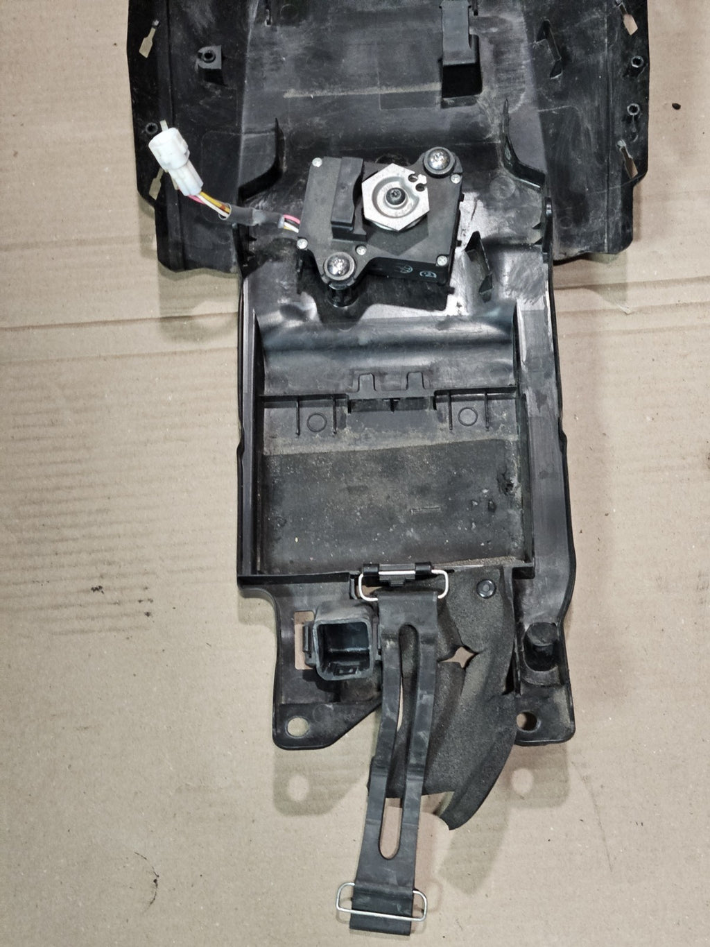 13-18 Kawasaki Ninja ZX6R 636 OEM Battery Tray Under Tail Section Fairing Cover
